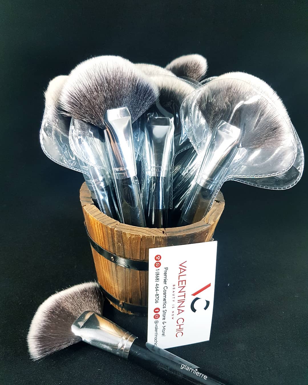 GLAMIERRE Deluxe Kabuki Fan Brush