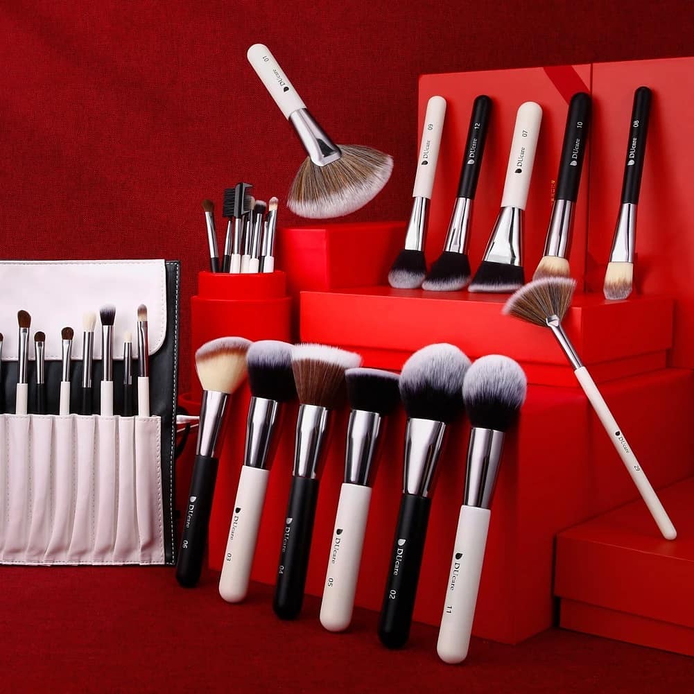 DUCARE 31 Pc Panda Makeup Brush