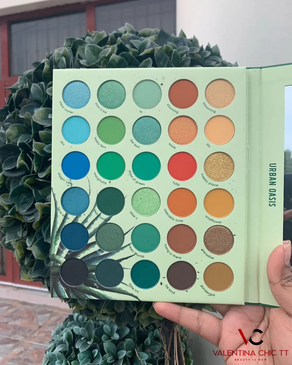URBAN OASIS Eyeshadow Palette