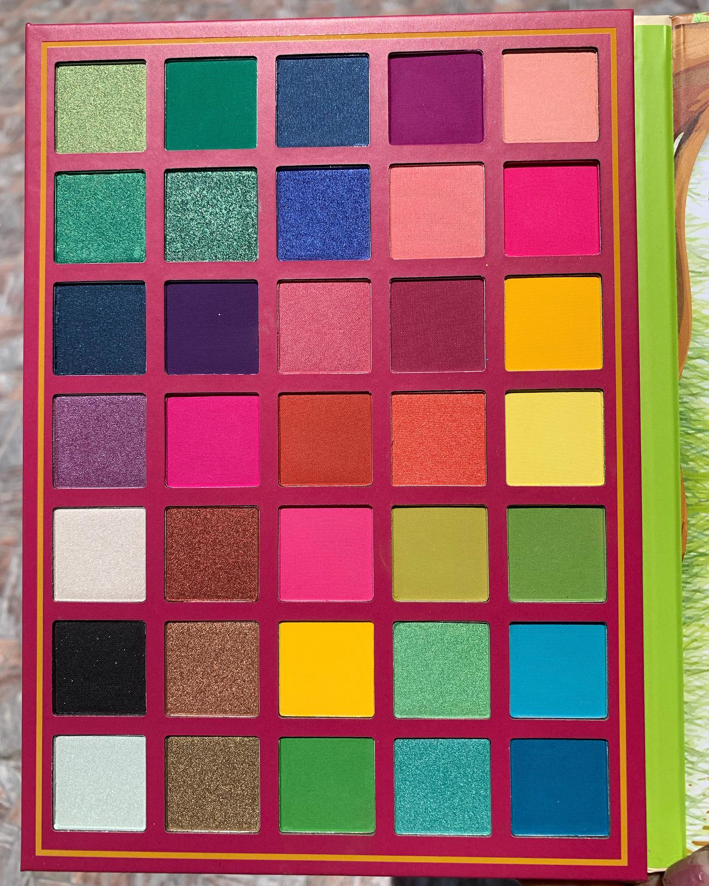 Alicia eyeshadow palette