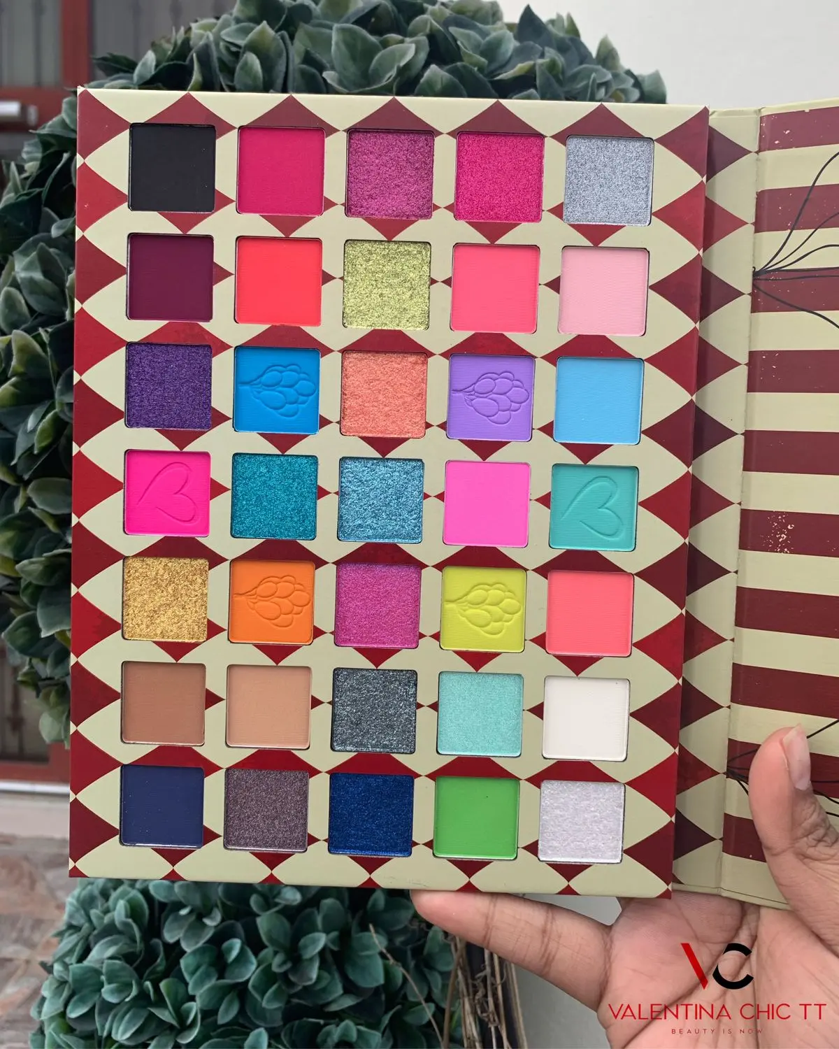 REMI CIRCUS CLOWN Eyeshadow Palette