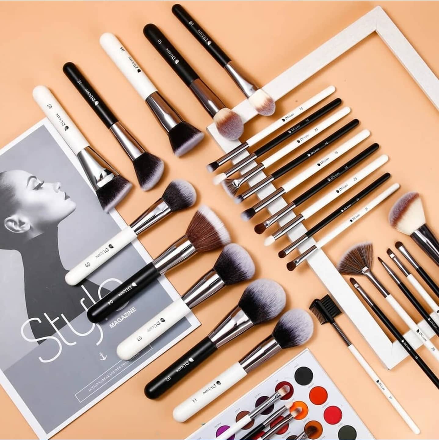 DUCARE 31 Pc Panda Makeup Brush